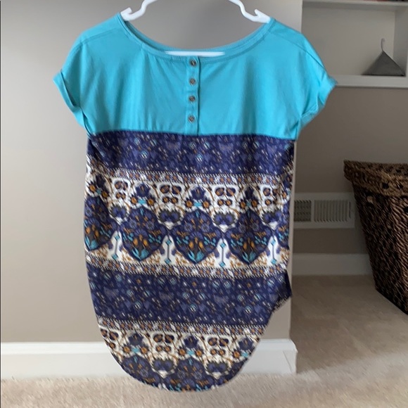 2 patterned blouses - Picture 4 of 4